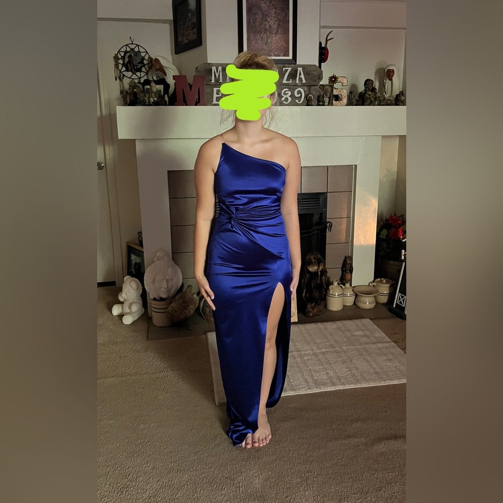 Once once very nice dress size 4 fashion nova